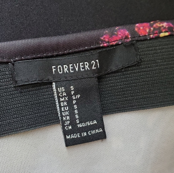 Forever21 Mini skirt - Picture 3 of 3